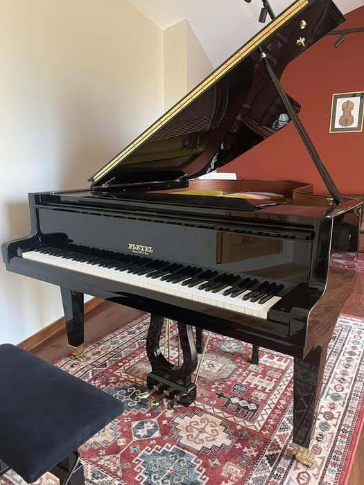Le piano Pleyel de la salle des Sons des Tilleuls
